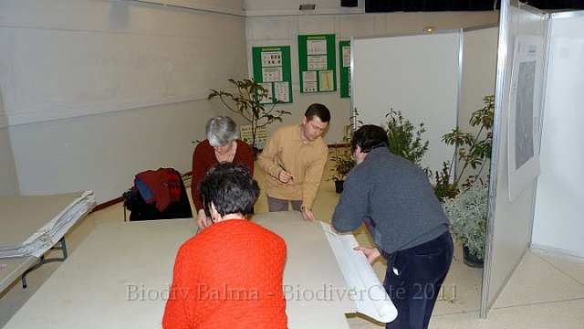 P1000711.JPG - On découpe les protections - Photo : Pascal Prel