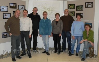 groupe_expo_1.jpg - De gauche à droite : François Granja, Renaud Laurette, Jean-Paul Granger, Pascal Prel, Michèle et Jean-François Albert, Marie-Hélène Prel, Sarah Luquet.